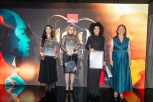 نیلوفر ایوبی