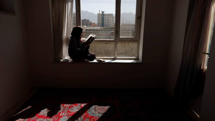 بازگشت به مکتب